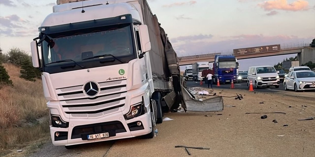 Ankara'da İki Tırın Çarpışması Sonucu Bir Kişi Yaralandı