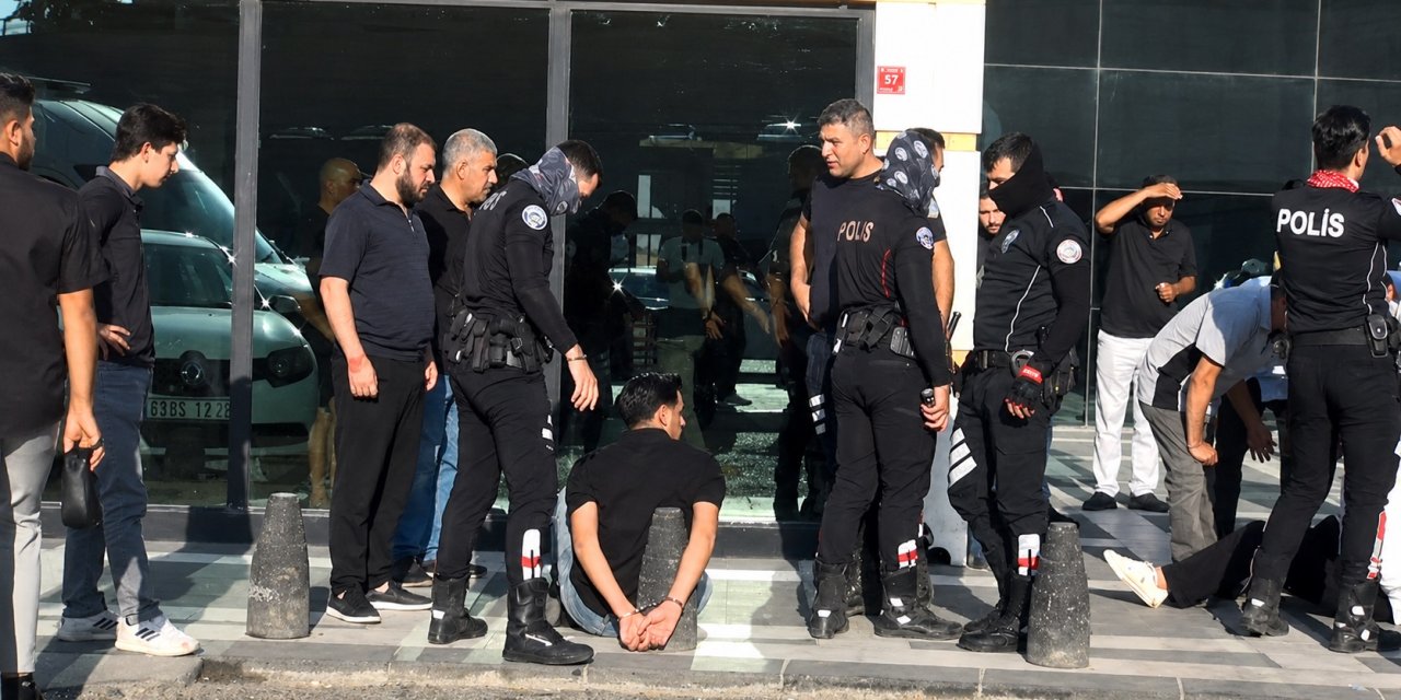 Şanlıurfa’da bıçaklı kavga: 3 kişi yaralandı, 4 kişi gözaltına alındı