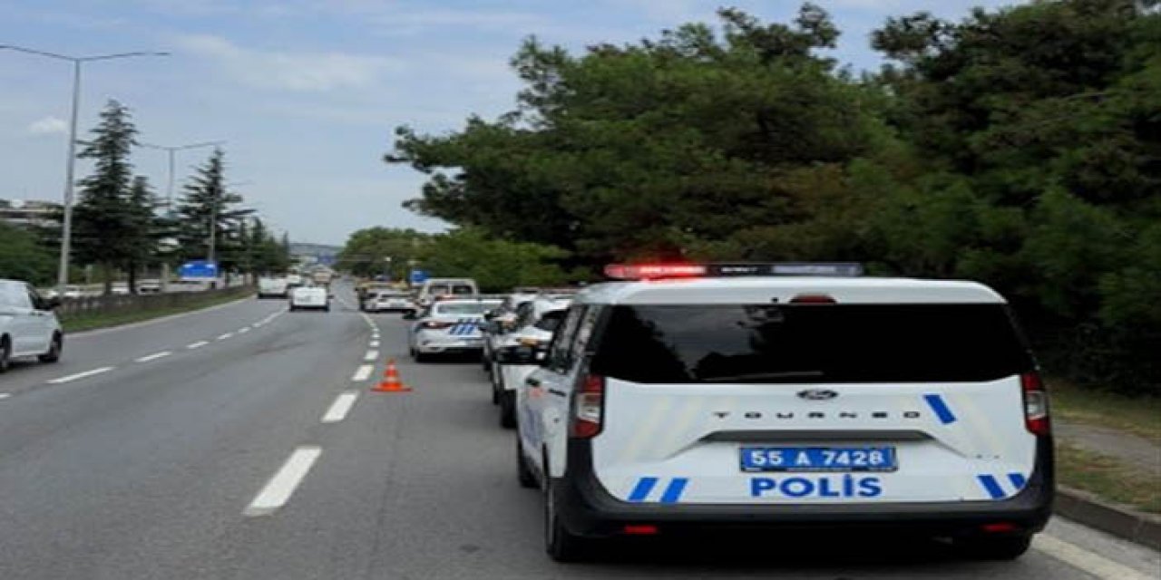 Aynı yöne giden otomobiller çarpıştı; 1 yaralı