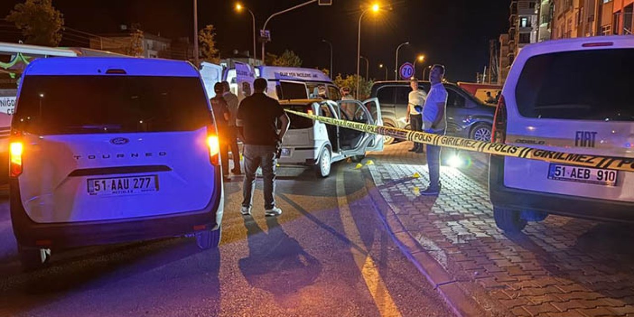 Park halindeki otomobilde silah sesleri: Bir kadın hayatını kaybetti