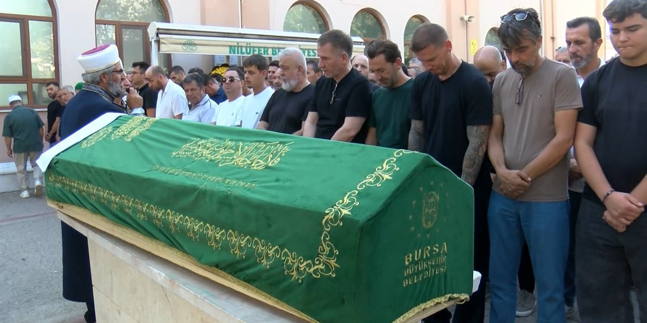 Eski milli oyuncu Serdar Aziz’in babası son yolculuğuna uğurlandı