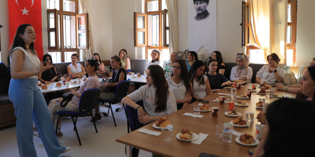 Keçiören’de ailelere ebeveynlik eğitimi: Çocuk iletişimi masaya yatırıldı