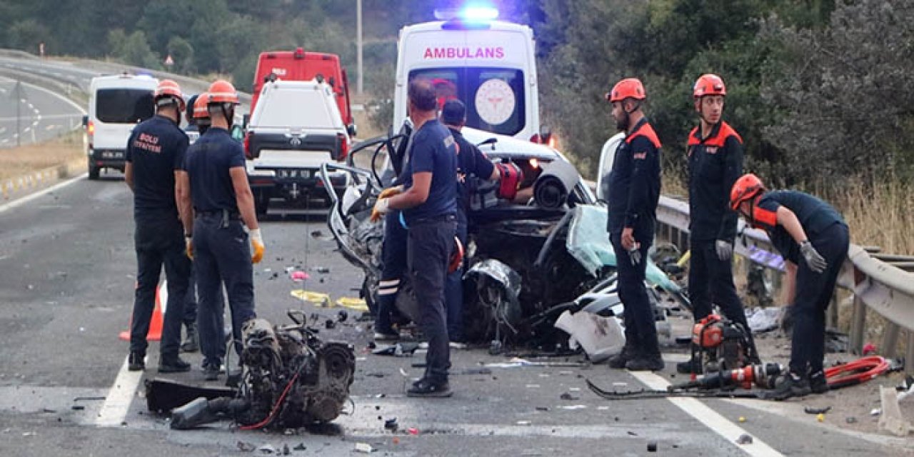 Karşı şeride geçen otomobil, başka bir otomobille çapıştı: 1 ölü, 2 ağır yaralı