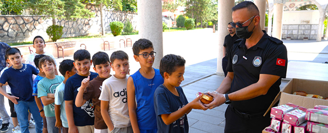 Keçiören Belediyesi Kur’an talebelerine ikramda bulundu