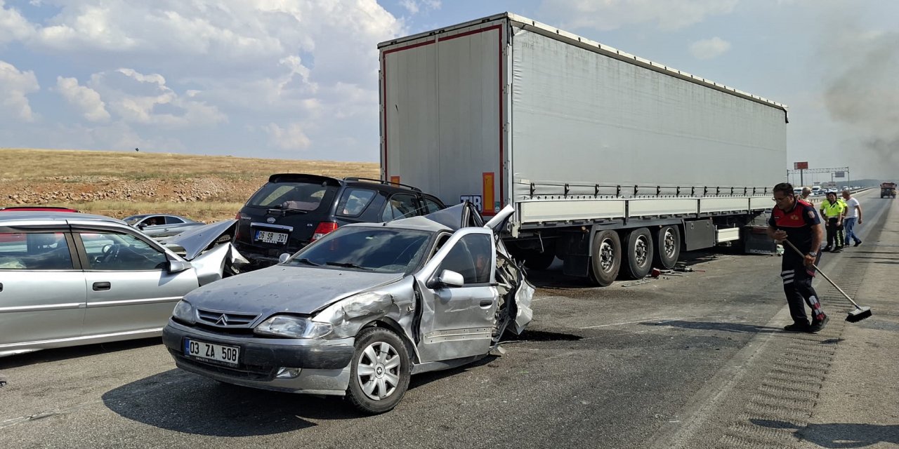 Anız yangını dumanı görüşü azalttı: 13 araçlık zincirleme kaza