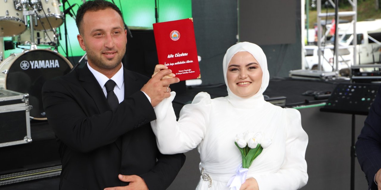 Genç çift Nebiyan Festivali’nde nikah masasına oturdu