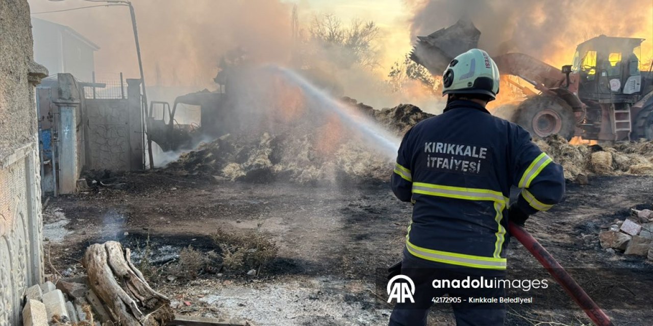 Kırıkkale'de saman yüklü tır yandı