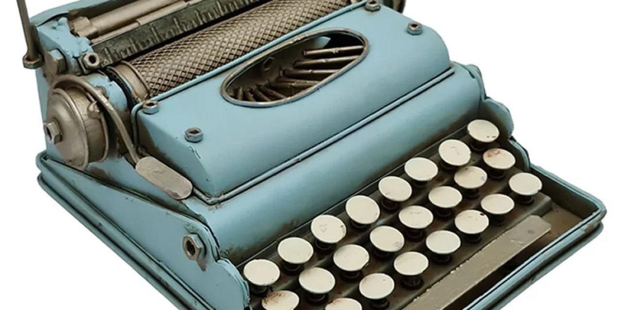 Daktiloyla 22 Yıldır Arzuhalcilik Yapıyor
