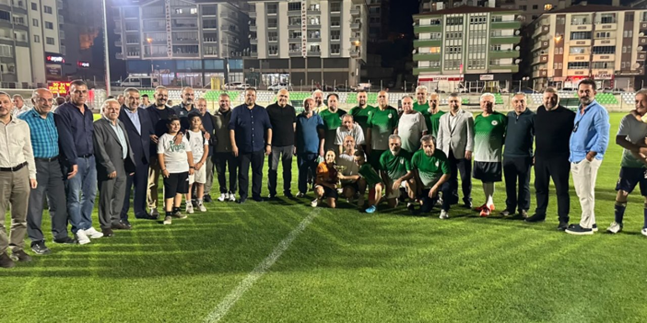 Futbolun efsaneleri Ankara’da sahaya çıktı: Kızılcahamam’da maç yaptılar
