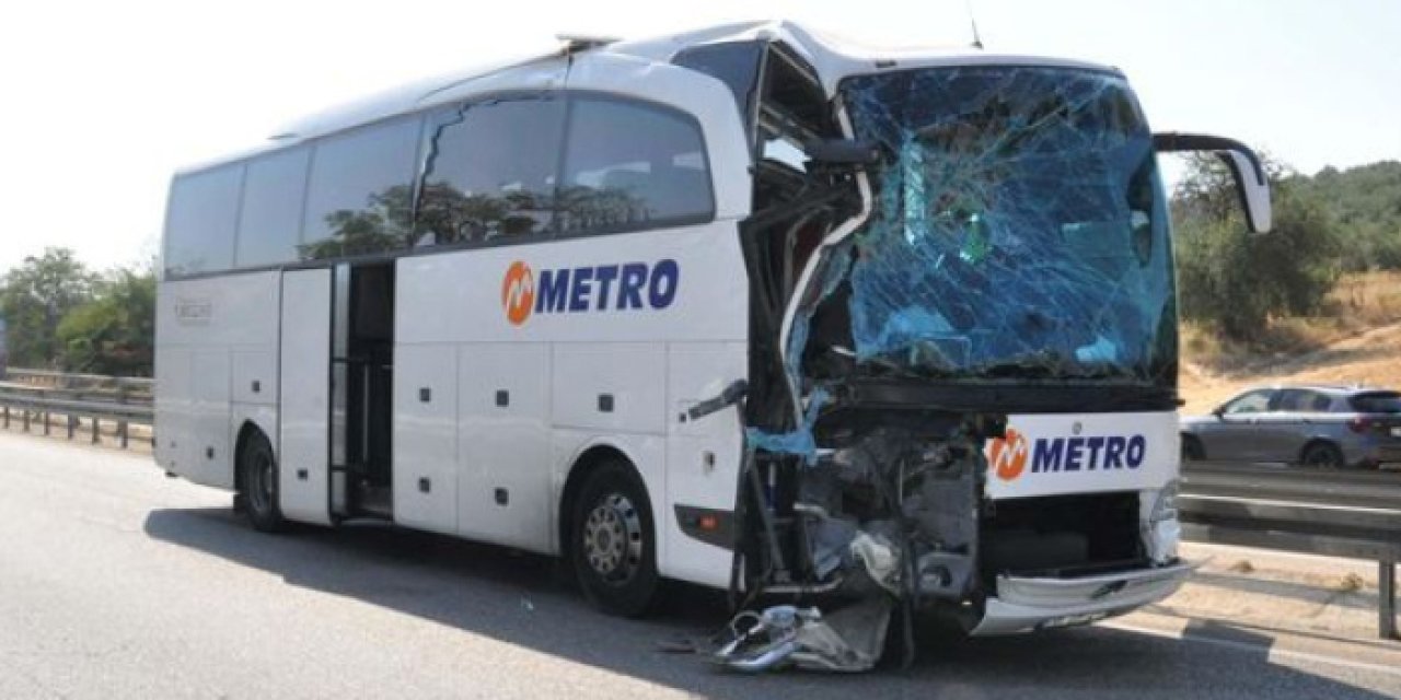 Yolcu otobüsü kamyona arkadan çarptı: 1 ölü, 7 yaralı