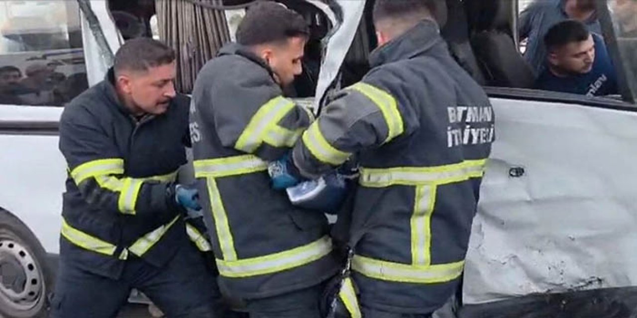 Batman’da 2 minibüs çarpıştı: 9 yaralı