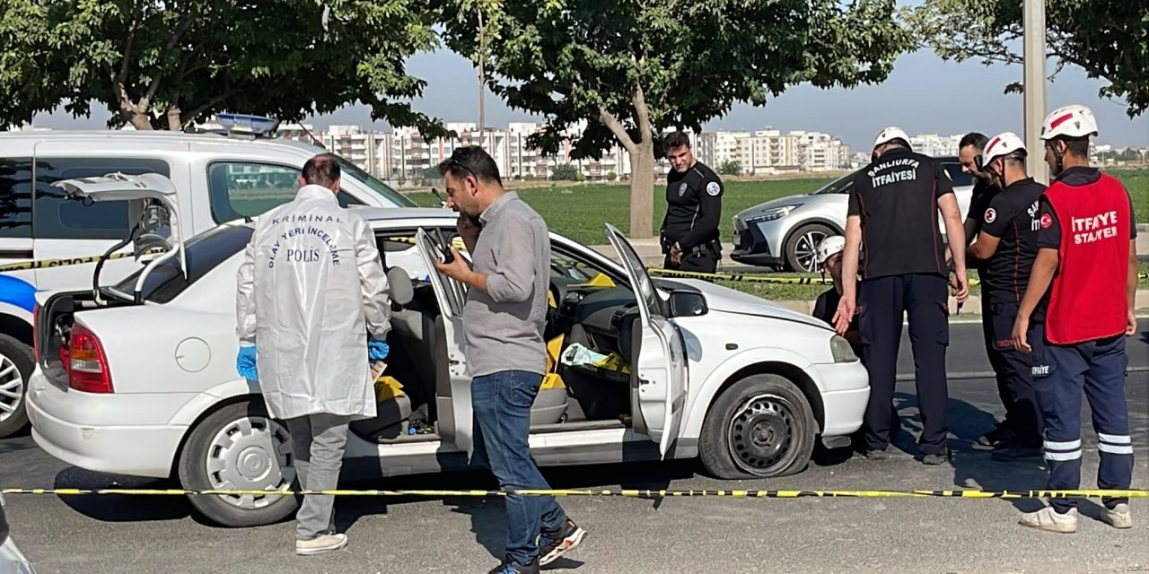 Kırmızı ışıkta bekleyen araca saldırı: 1 kişi öldü, 2 kişi yaralandı