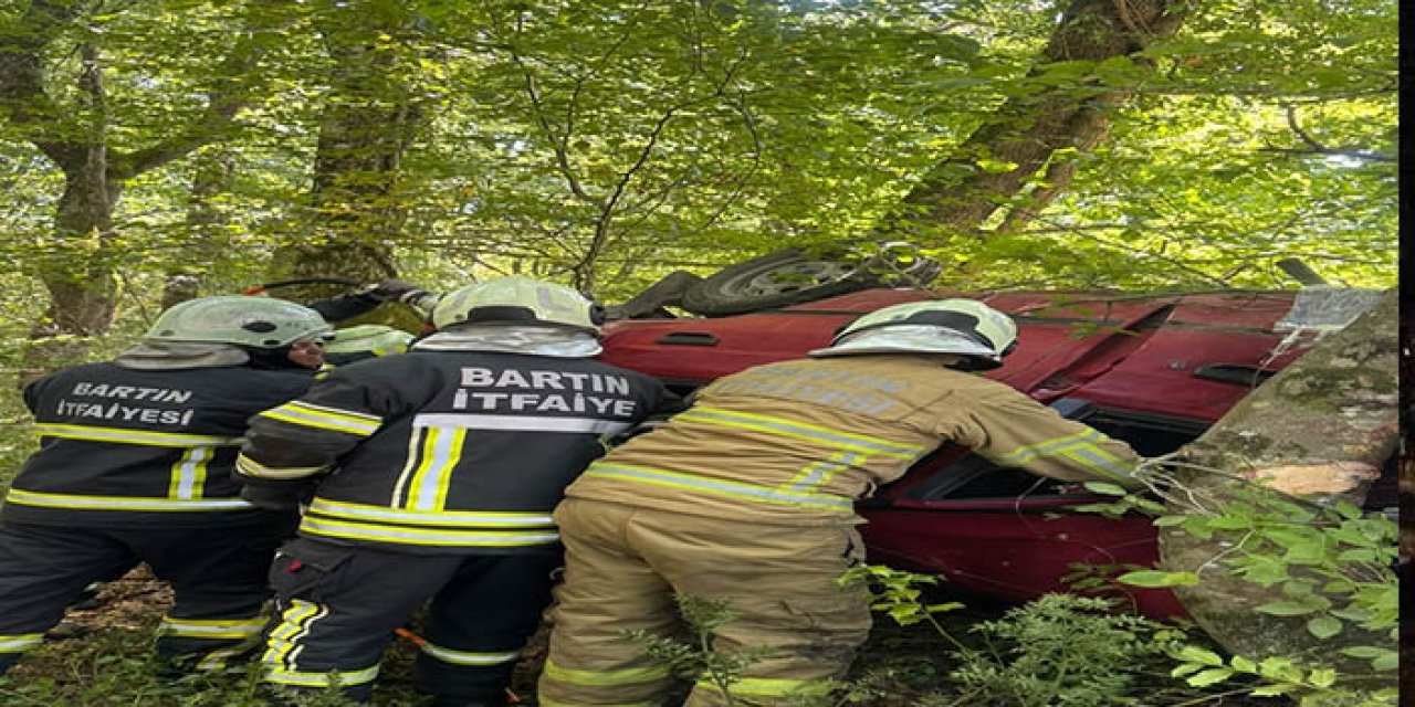 Ağaca çarpan otomobil devrildi; 1’i ağır 3 yaralı