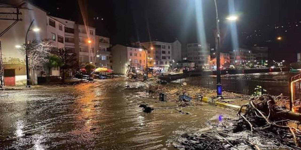 Sel sularına kapılan öğretmen ve yeğeninden halen iz yok