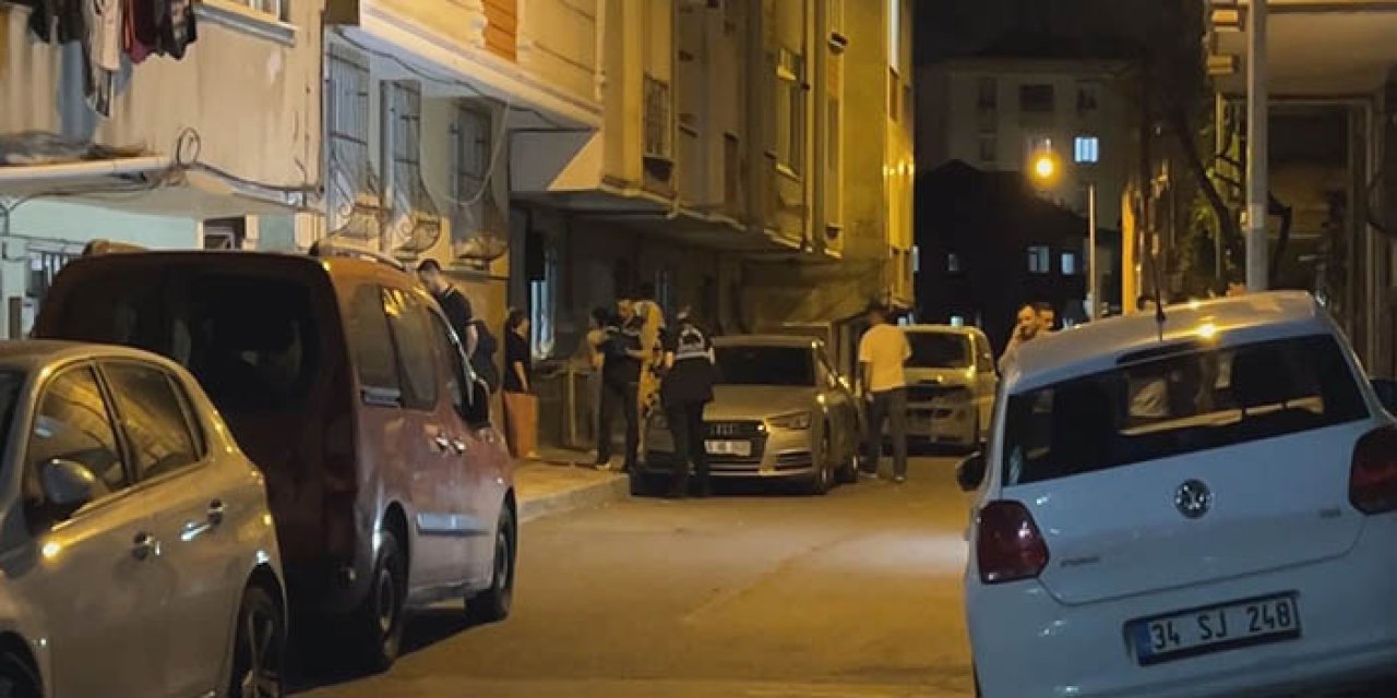 Bağcılar'da komşular arasında bıçaklı ve silahlı kavga: 4 yaralı