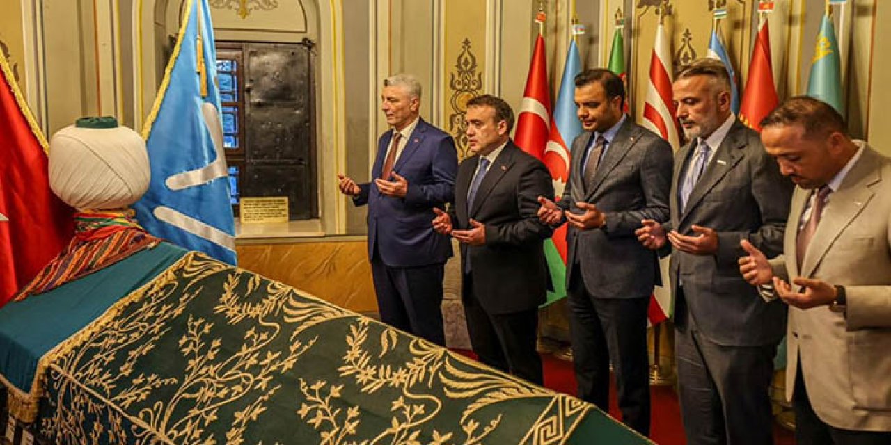 Ticaret Bakanı Bolat, Ertuğrul Gazi Türbesi'ni ziyaret etti