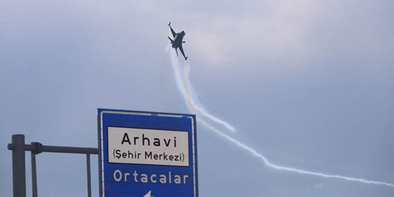 SOLOTÜRK'ten Arvin'de nefes kesen gösteri uçuşu