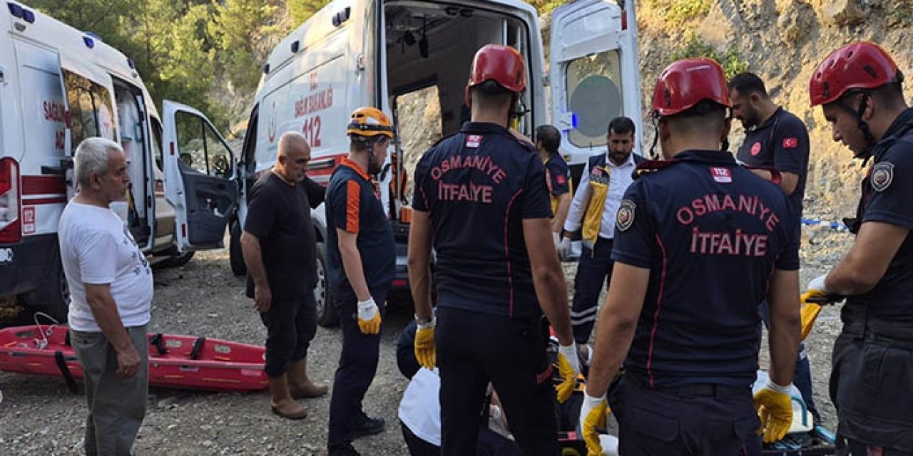 Otomobil 50 metre yükseklikten dere yatağına düştü: 1 ölü, 1 yaralı