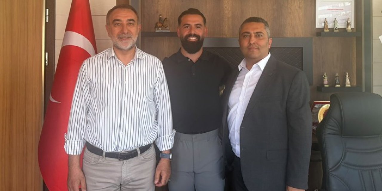 Baro’dan Neşet Ertaş gecesi için Kırşehirliler Vakfı’na sürpriz ziyaret