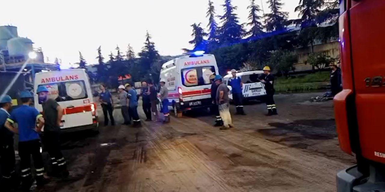 Fabrikada, kumanda odasında patlama; 2 yaralı
