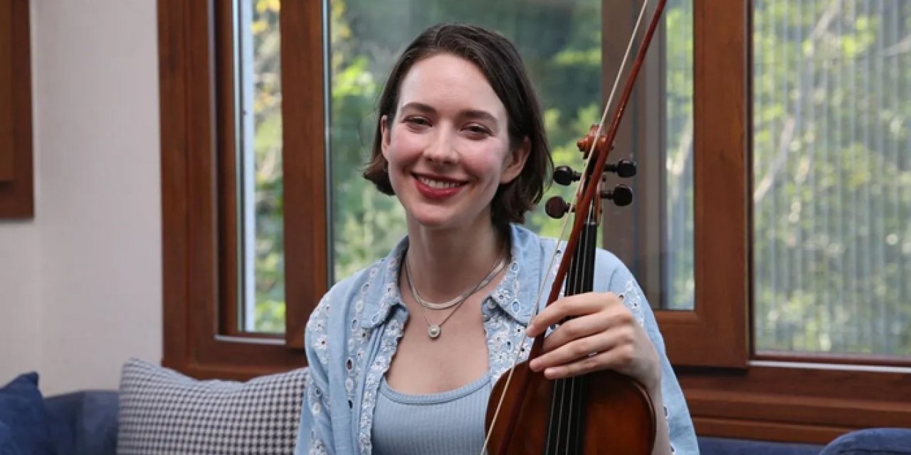 Amerikalı kemancı Audrey Wozniak'ın Türkiye'de yeni bir serüvene başladı