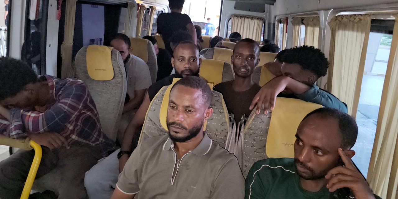 Edirne'de minibüste 19 kaçak göçmen yakalandı