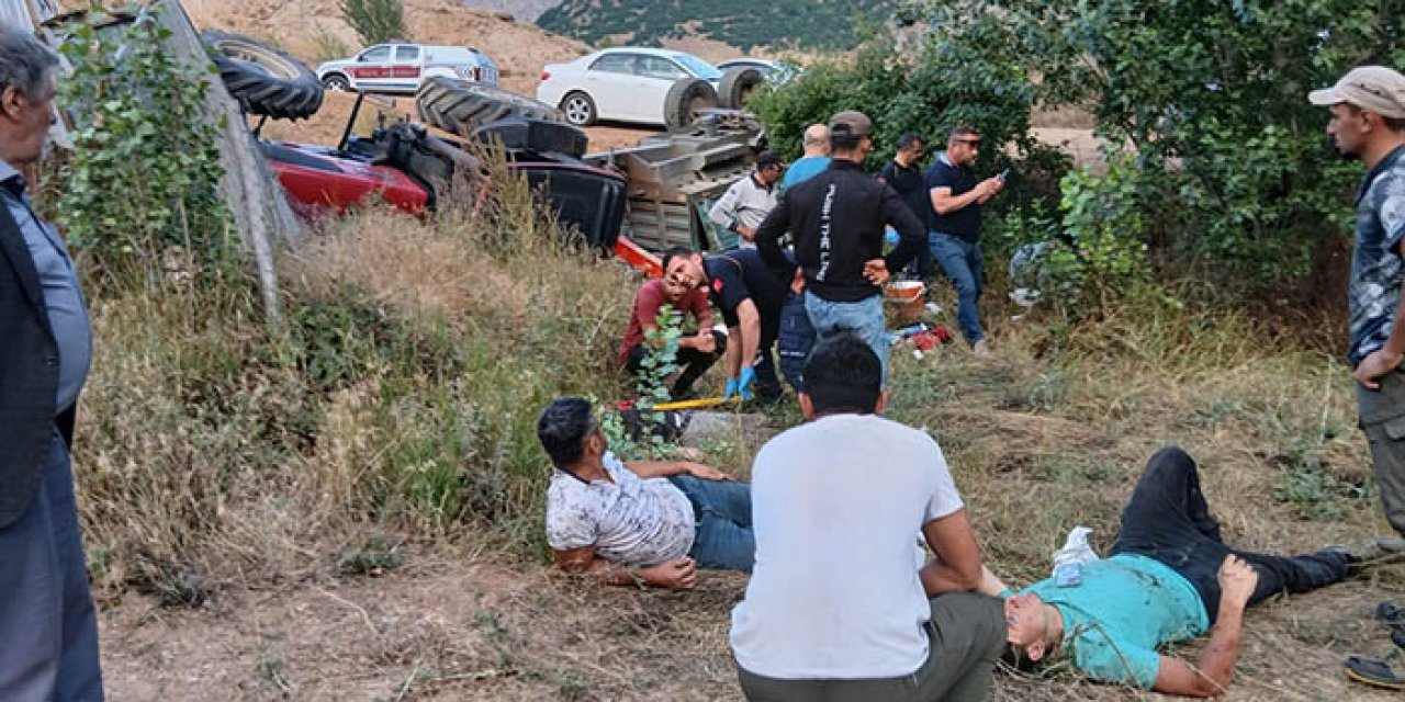 Sivas'ta traktör devrildi: 4 yaralı