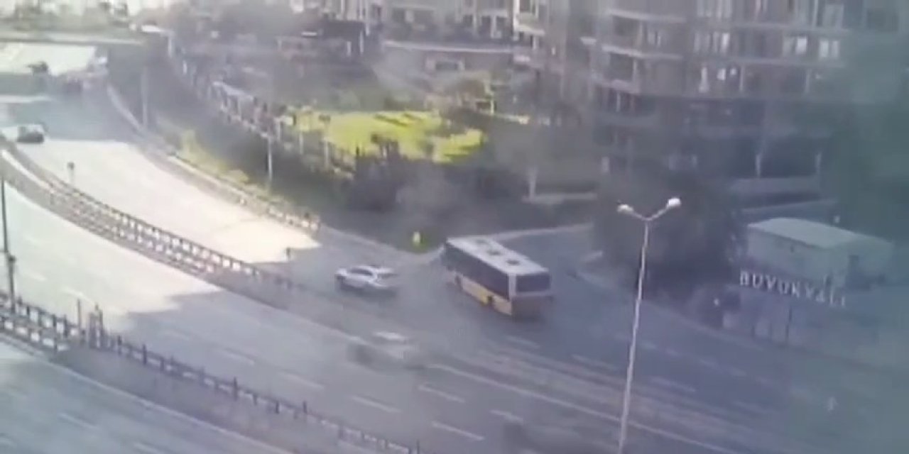 Zeytinburnu’nda 1 kişinin öldüğü, 17 kişinin yaralandığı İETT otobüsü kazası kameraya yansıdı