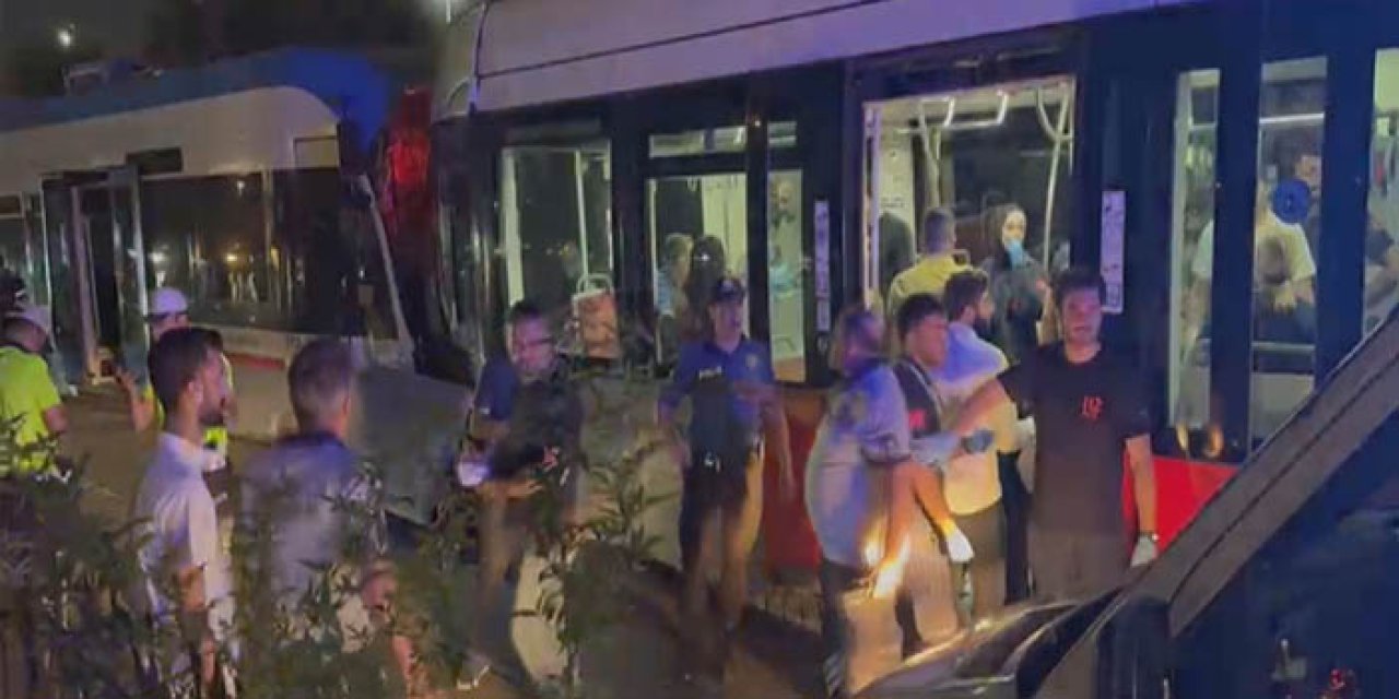 Zeytinburnu'nda 2 tramvay çarpıştı; yaralılar var