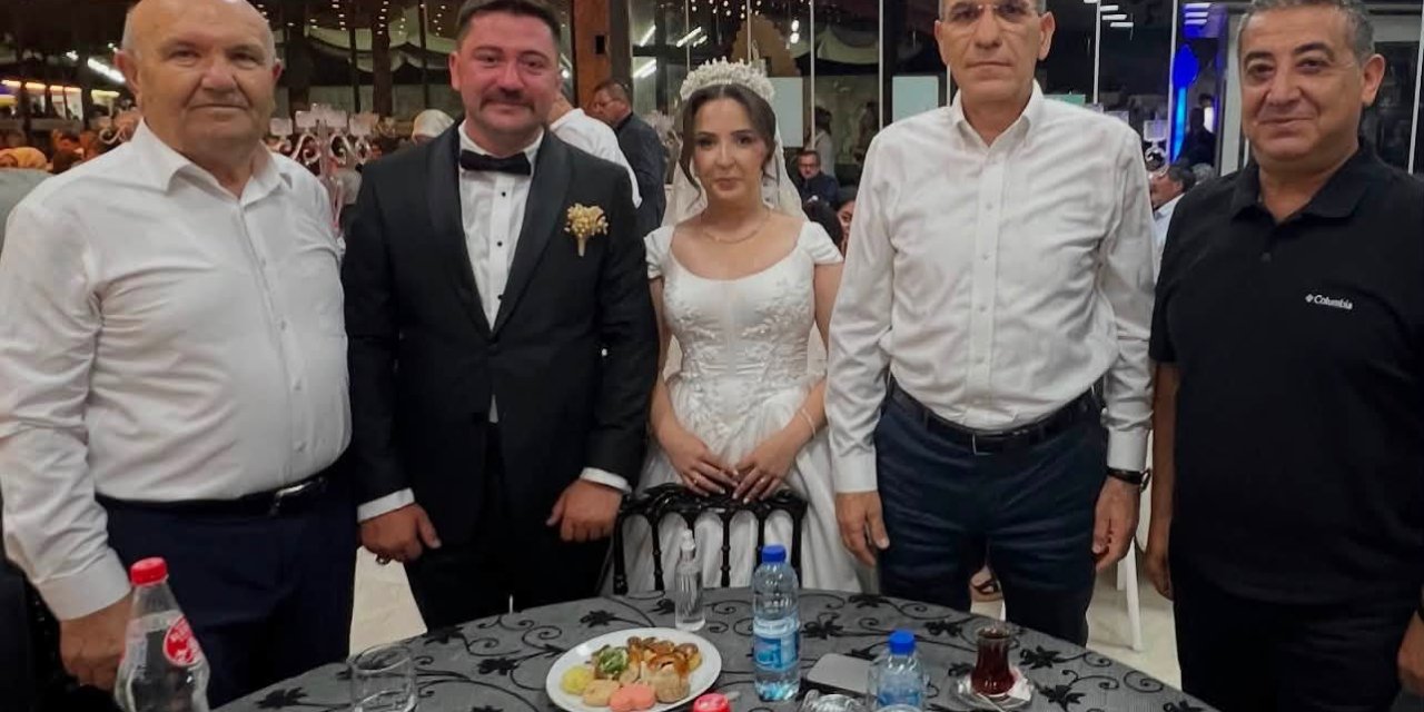 Ayaş Belediyesi’nin mutlu günü: Düğüne tüm yönetim katıldı