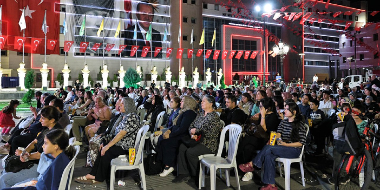 Keçiören’de 30 Ağustos coşkusu: Kalaba Meydanı doldu taştı