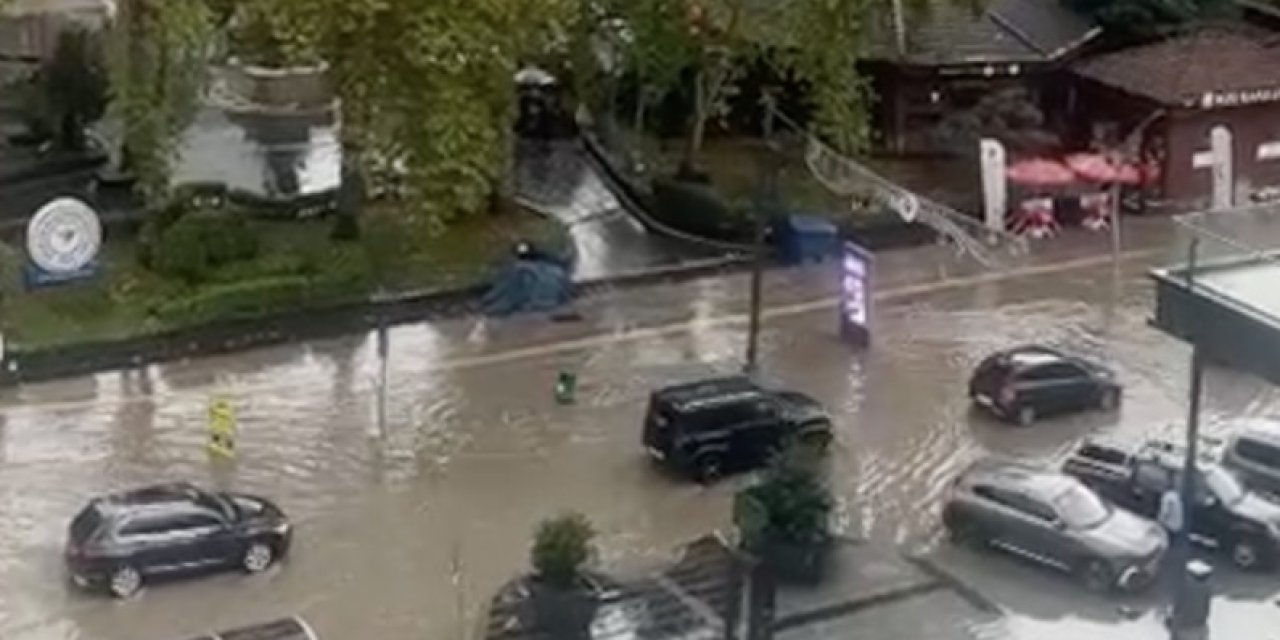 Rize'de sağanak cadde ve sokakları göle çevirdi