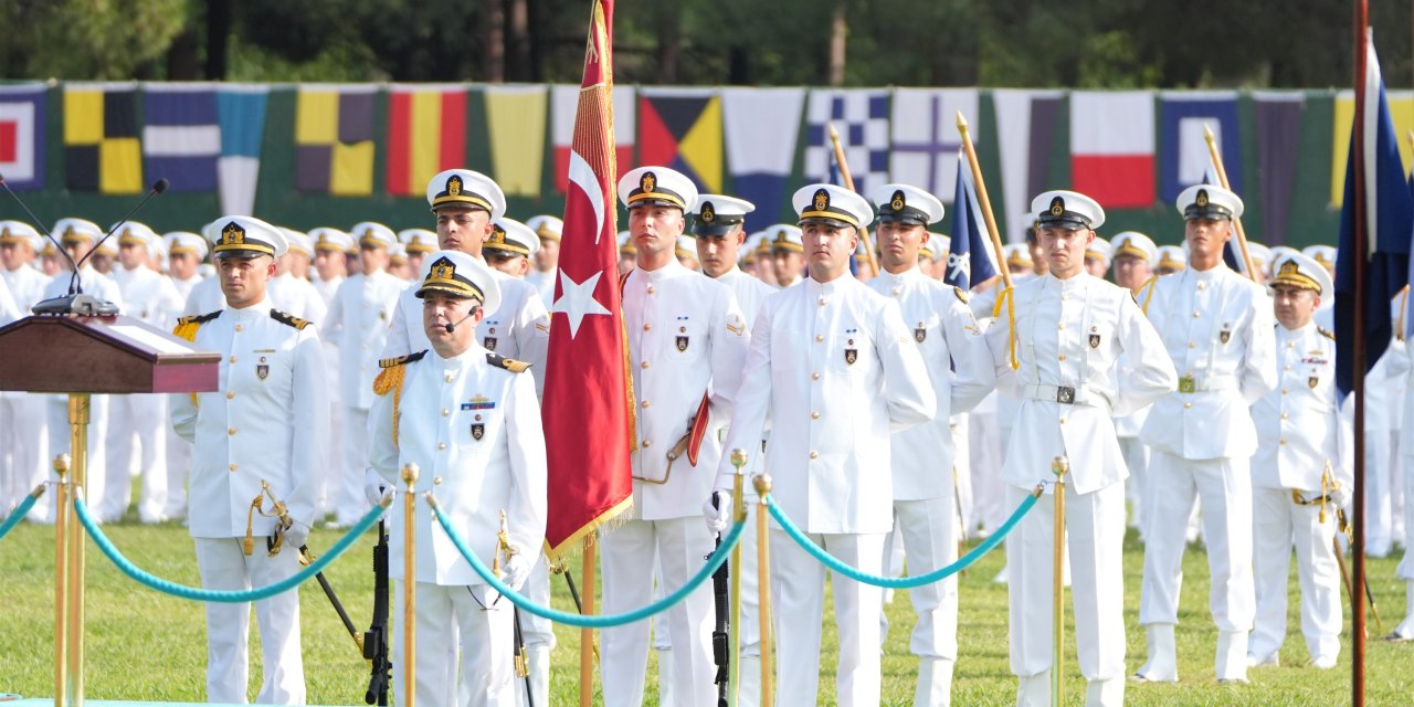 Yalova'da 456 deniz astsubayı mezuniyet sevinci yaşadı