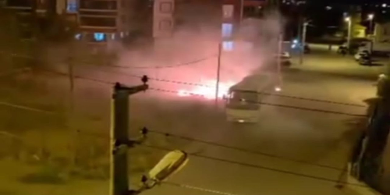 Yangın çıkarıp söndürülmesini izledi; taksiyle kaçtı