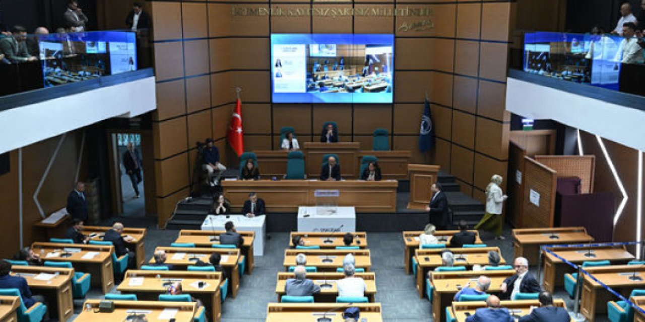 Üsküdar’da siyasi dengeler değişti! 4 CHP’li AK Parti’ye geçti
