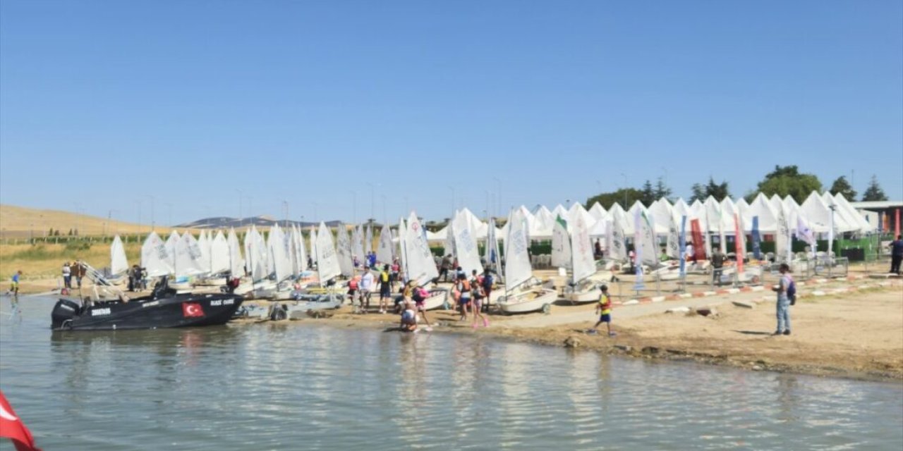 Kırşehir'deki Hirfanlı Barajı Optimist Yelken Yarışları Sona Erdi