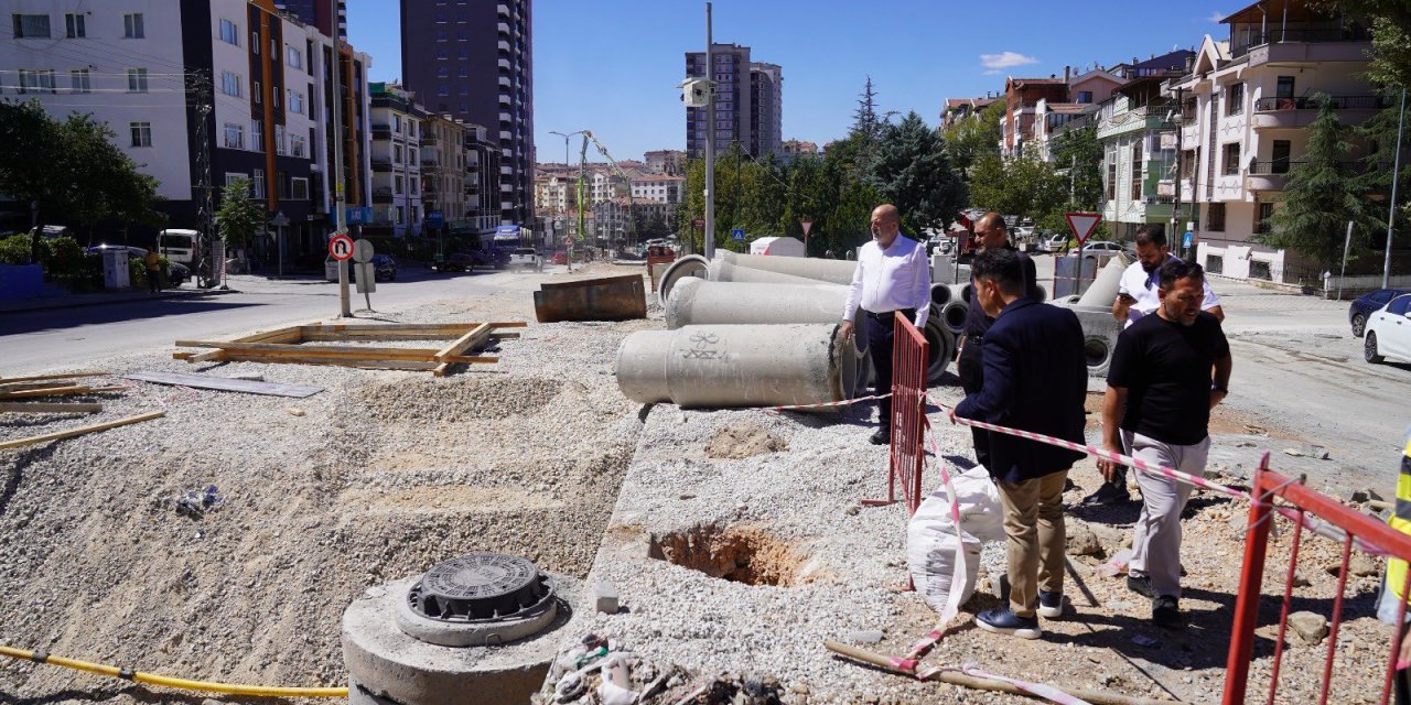 Her yağmurda göle dönen Ankara caddesine neşter