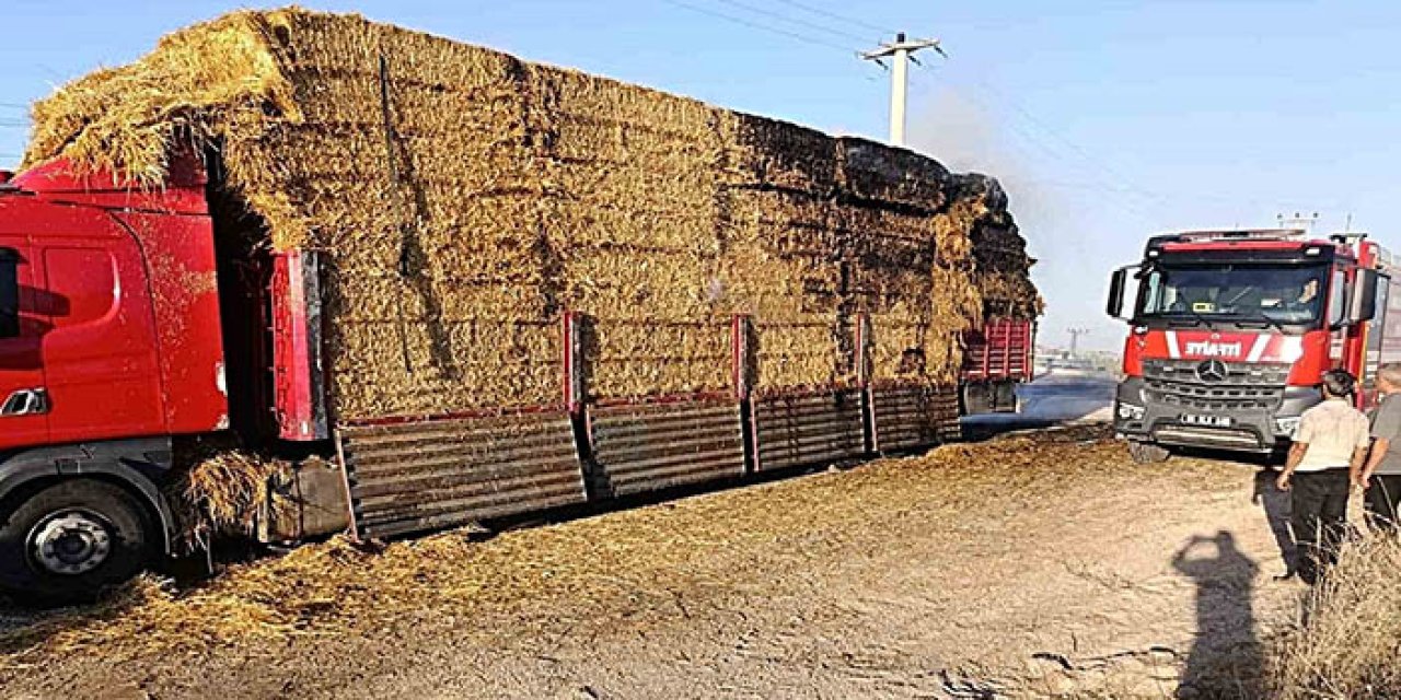 Elmadağ’da bir kamyonetteki saman balyaları yandı