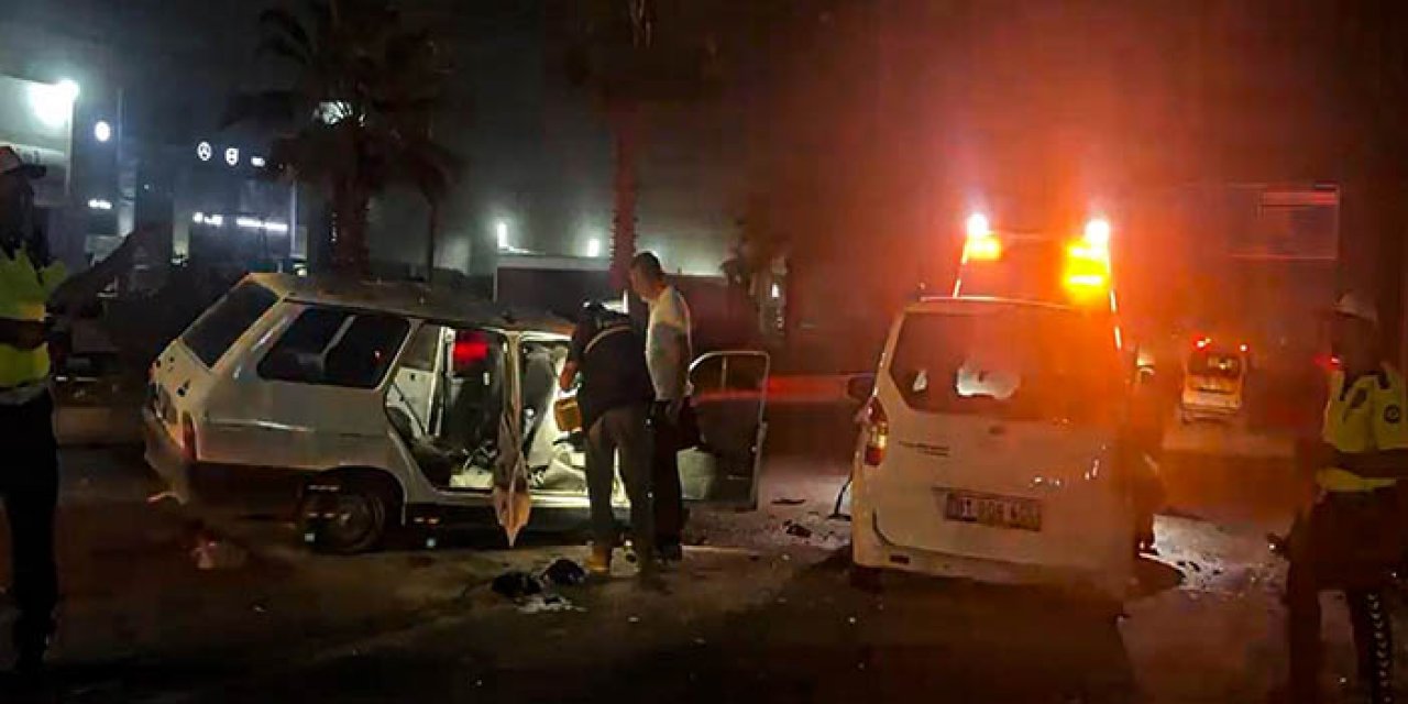 Otomobil, hafif ticari araçla çarpıştı; 1 ölü, 7 yaralı