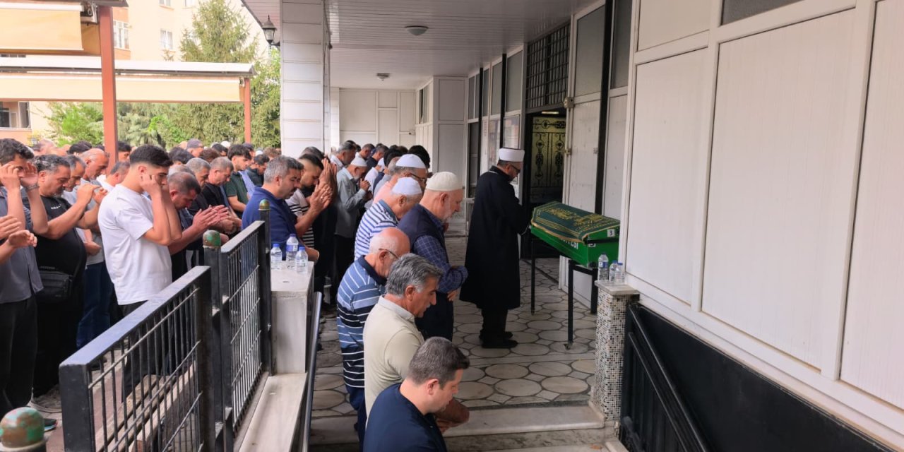TIR ile motosiklet kazasında yaşamını yitiren 2 genç defnedildi