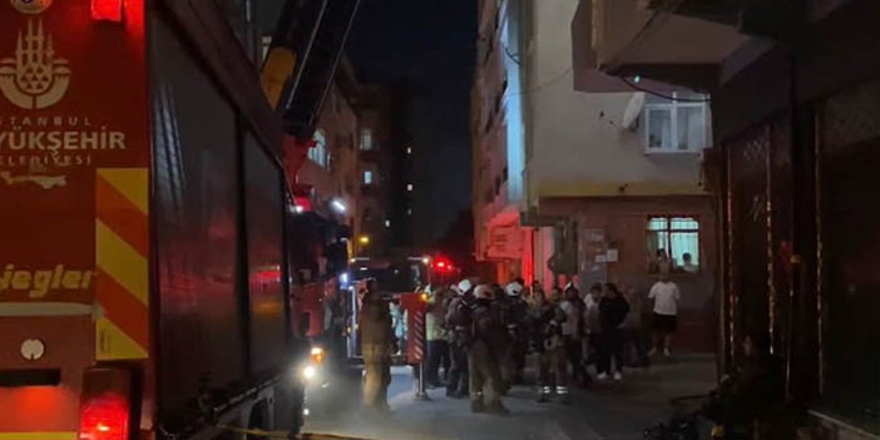Zeytinburnu’nda binanın bodrum katında yangın: 5 kişi dumandan etkilendi