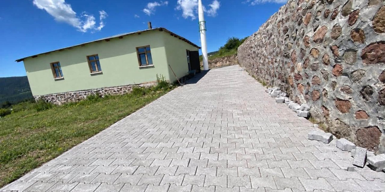 Çamlıdere Elveren Yaylası Camii’nin çevresi yenilendi