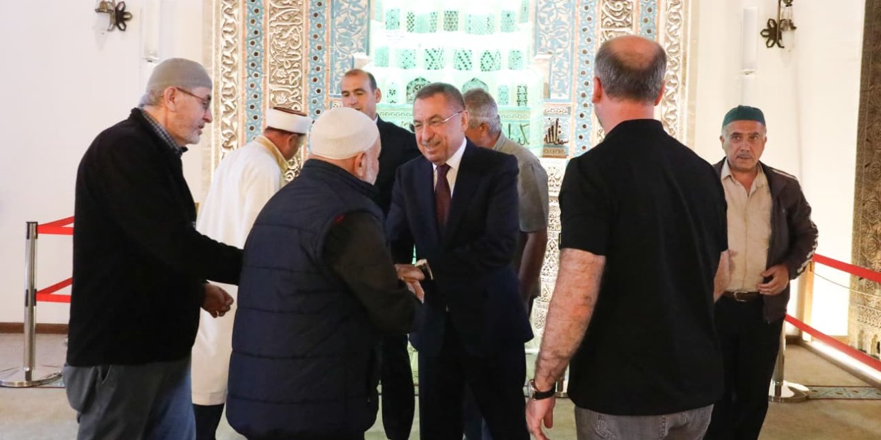 Fuat Oktay, Ulus’ta vatandaş ve esnafla bir araya geldi