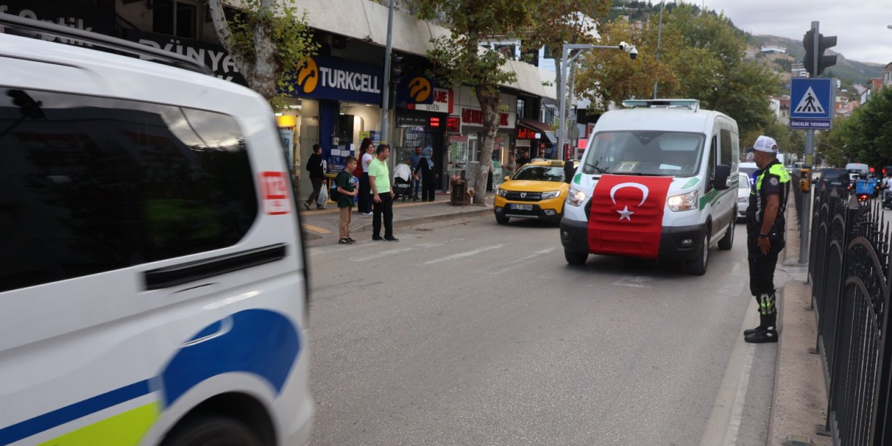 Şehit polisin cenazesini meslektaşları selam vererek uğurladı