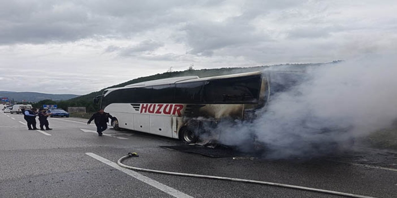 Yolcu otobüsü seyir halindeyken alev aldı