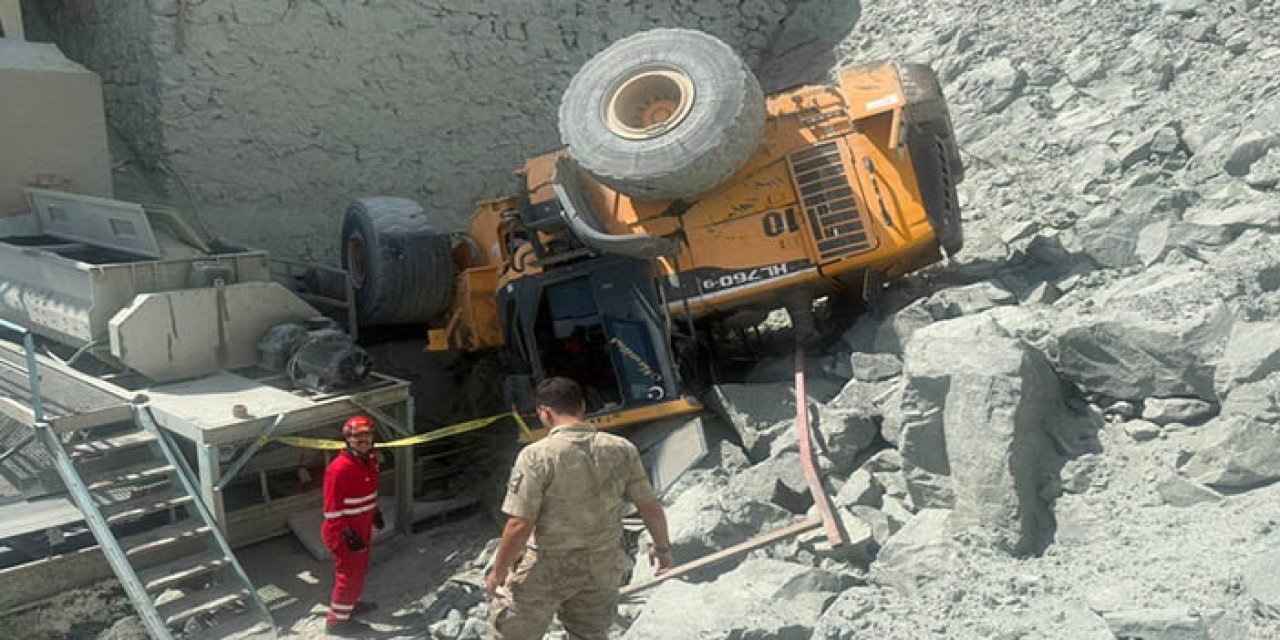 Taş ocağında devrilen iş makinesinin operatörü öldü