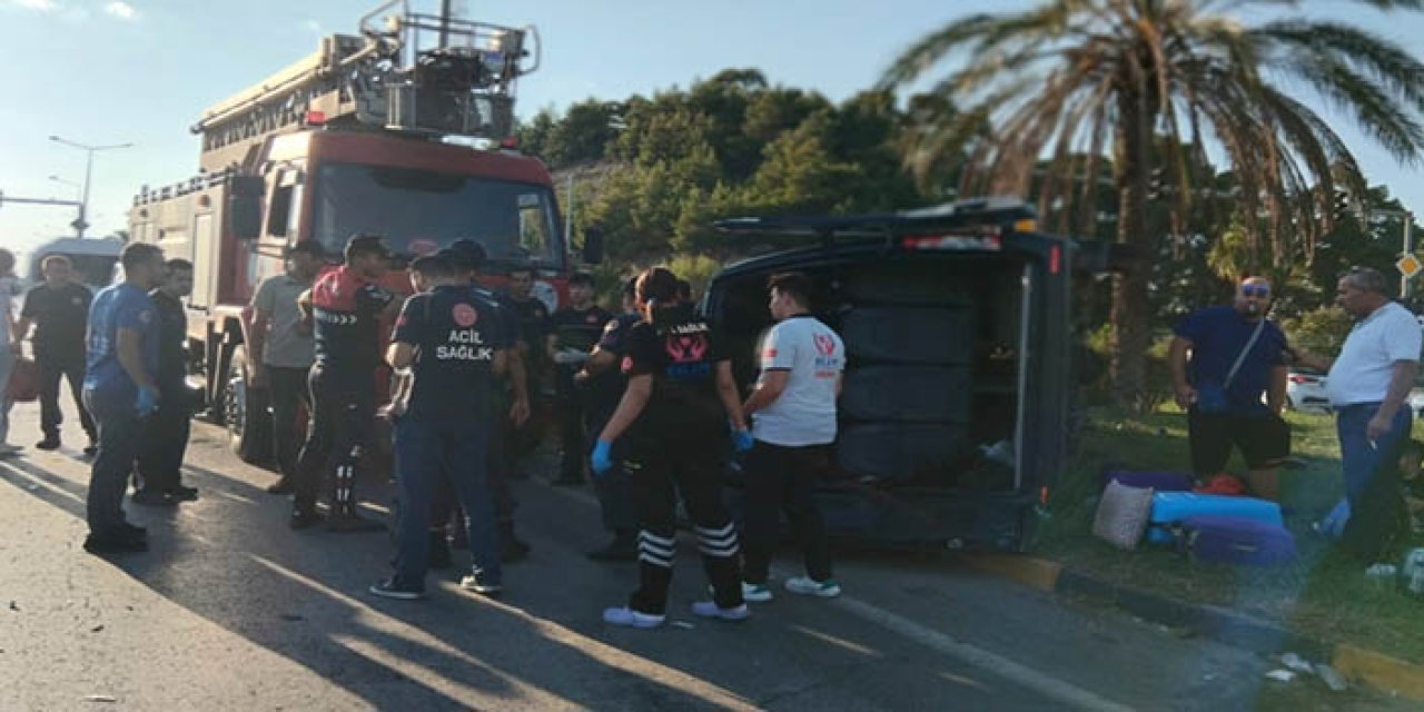 Antalya'da üç aracın karıştığı zincirleme kaza: 17 yaralı
