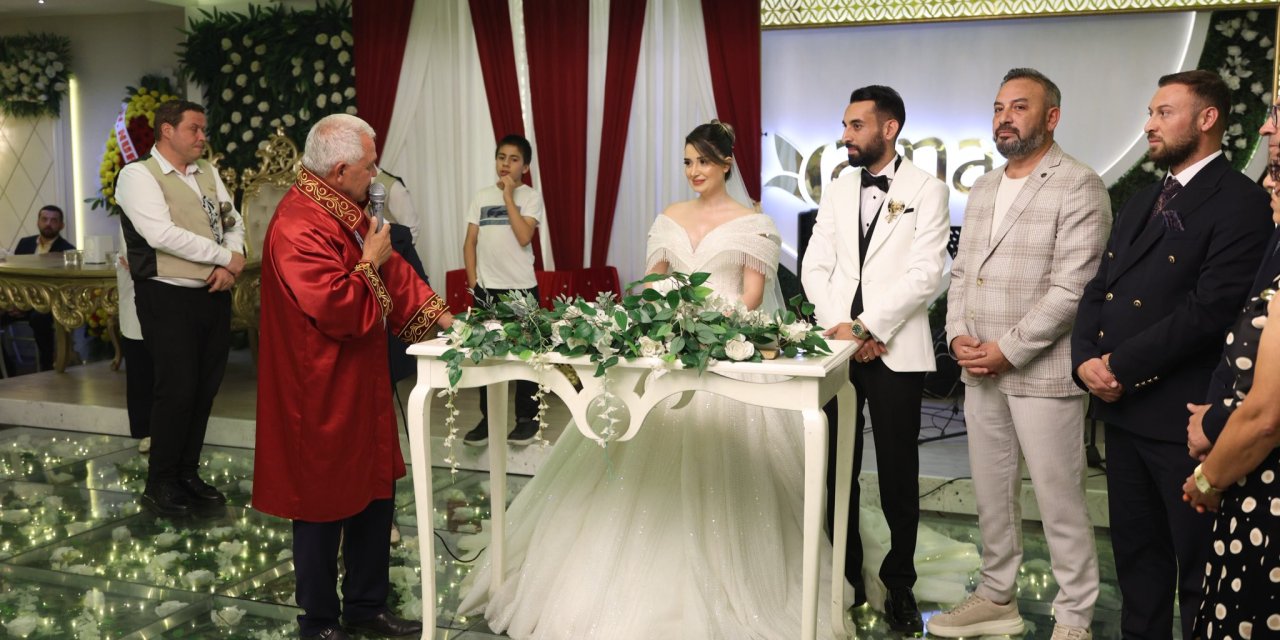 MHP’li Canöz evlendi; nikahı Veli Gündüz Şahin kıydı