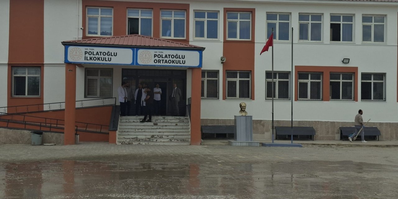 Kız öğrenci, okula tüfekle geldi