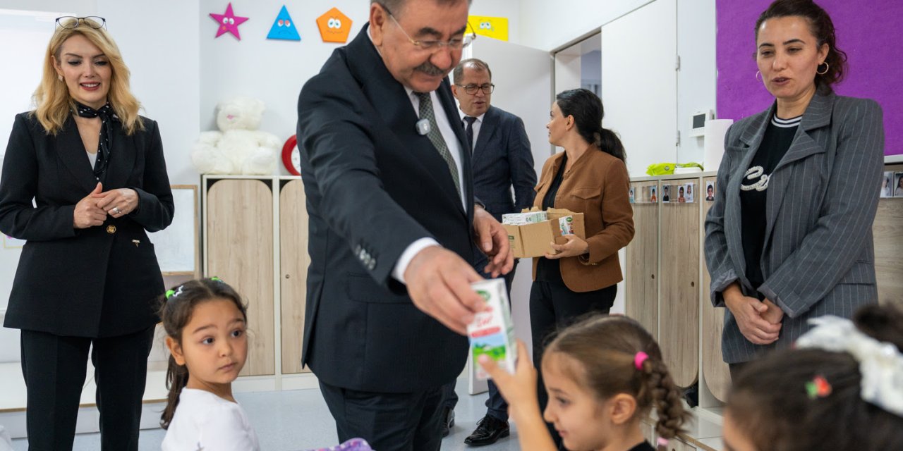 Gölbaşı’nda Dünya Okul Süt Günü’nde öğrencilere 23 bin süt dağıtıldı